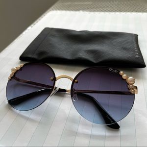 QUAY Australia I M RICH Sunglasses round Pearl